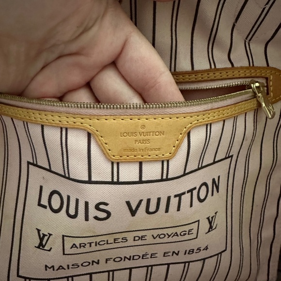 Louis Vuitton Neverfull MM - Picture 9 of 9